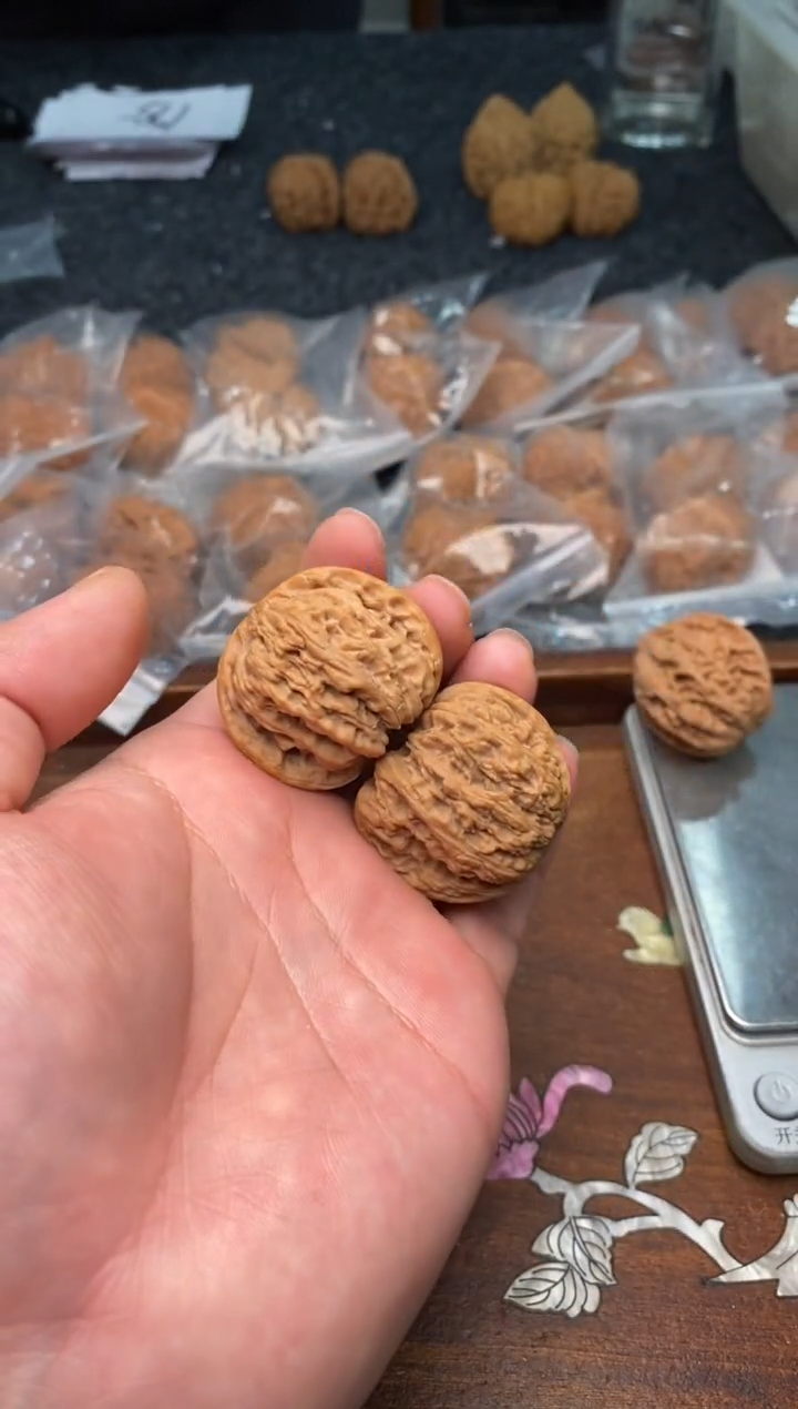 【闪购商品】文玩核桃把件G195号36尺密纹