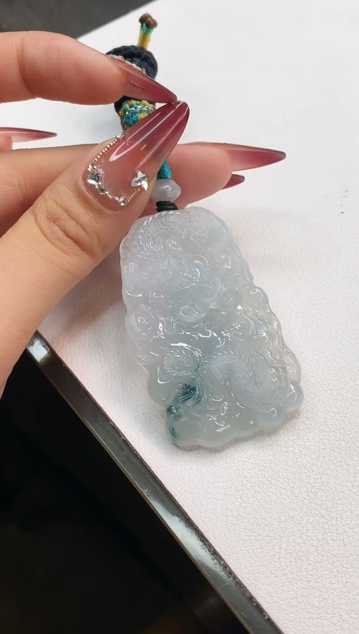 【闪购商品】翡翠颈饰未镶嵌龙牌