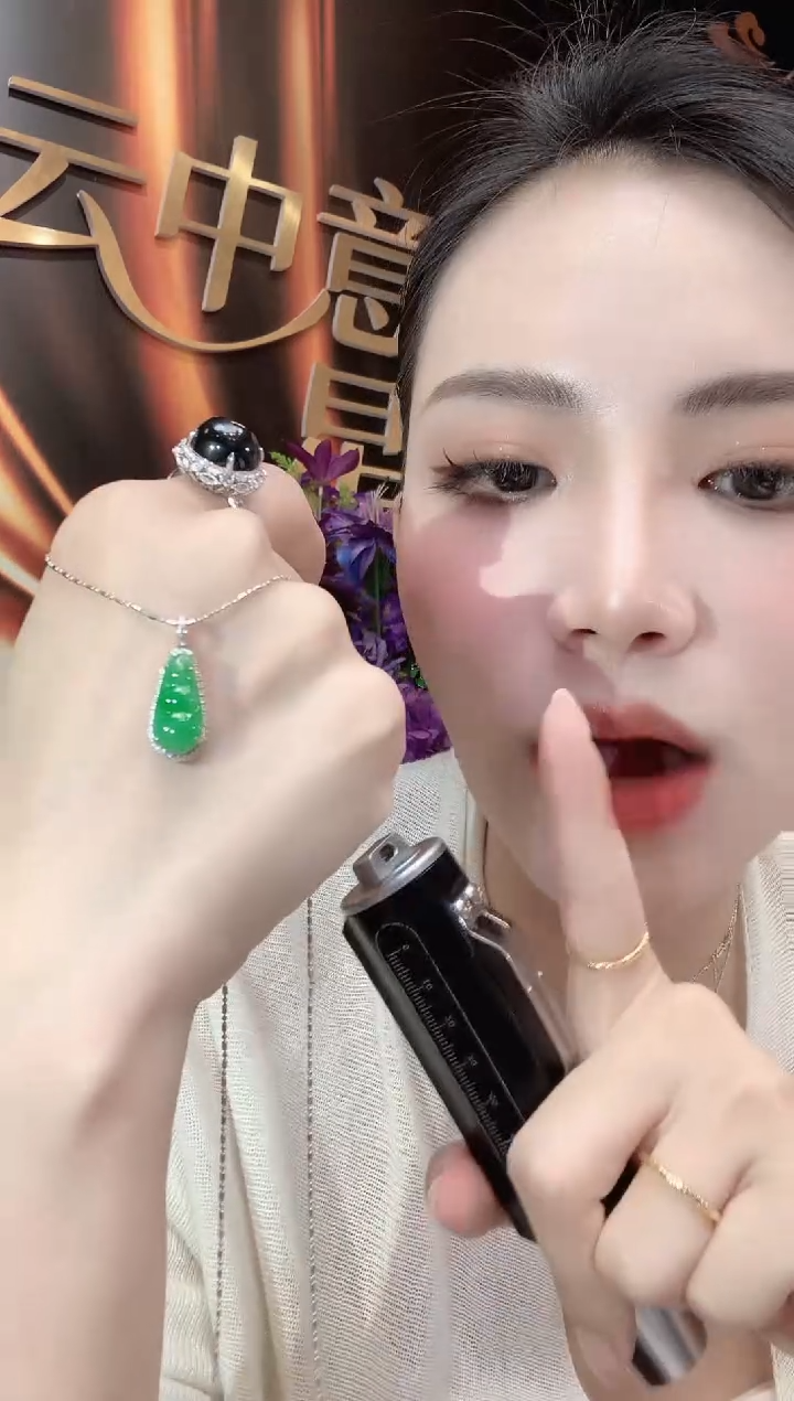 吊坠(不含链)18K金镶嵌翡翠A18