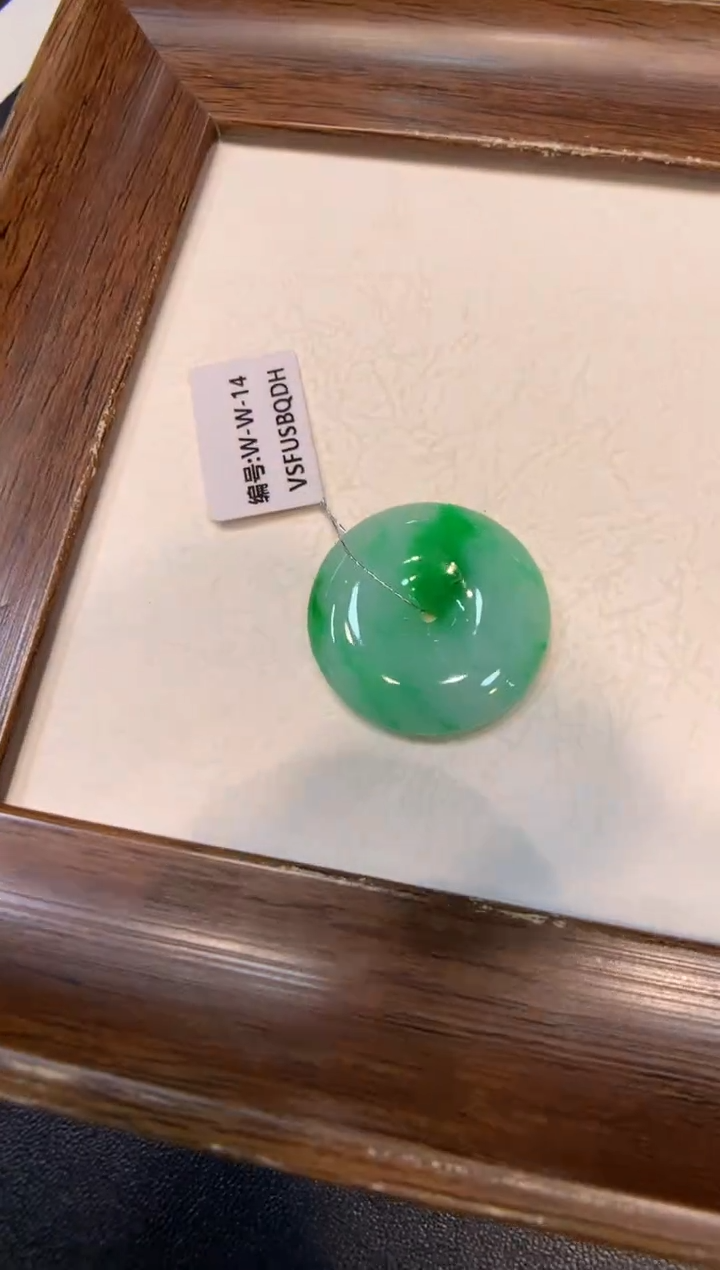 颈饰未镶嵌翡翠平安扣