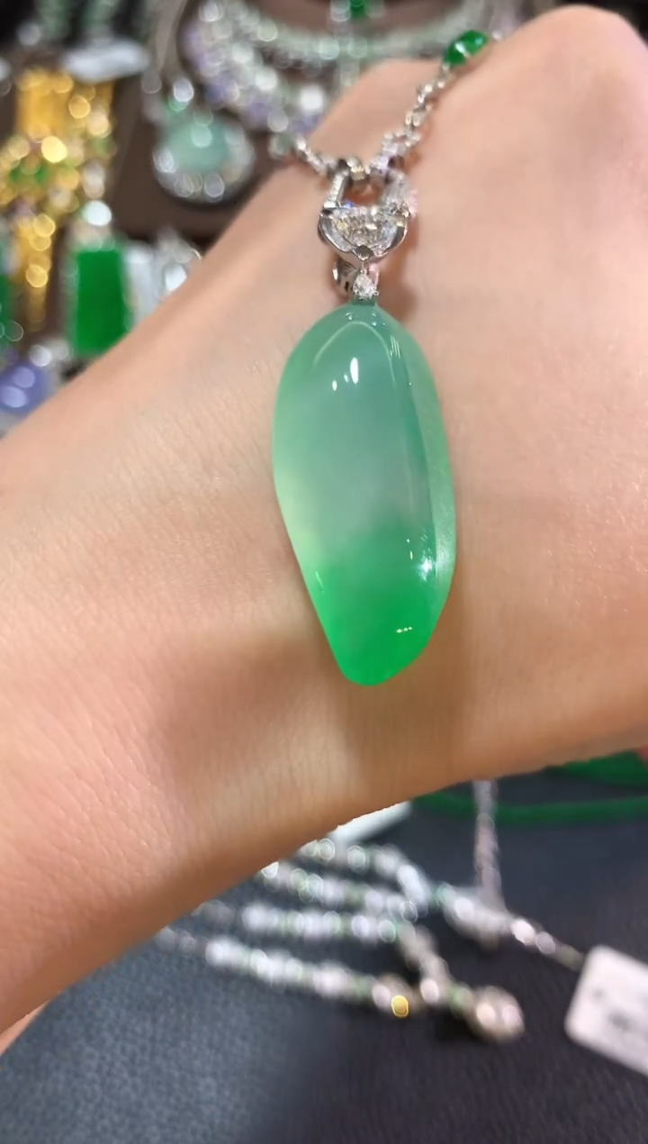 吊坠(不含链)18K金镶嵌翡翠小**⭐m30 