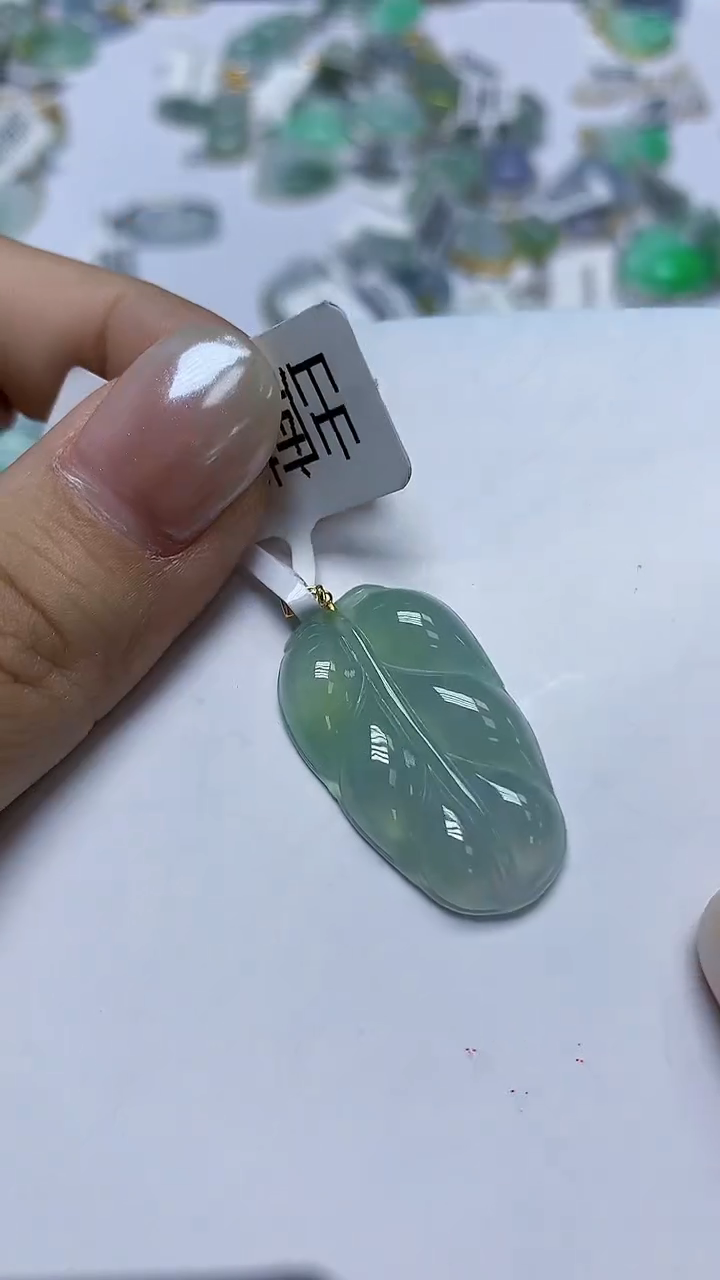 翡翠18K金镶嵌颈饰天然缅甸翡翠A货