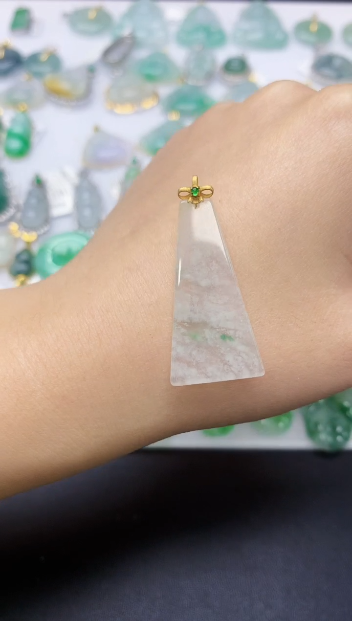 颈饰18K金镶嵌翡翠天然A货