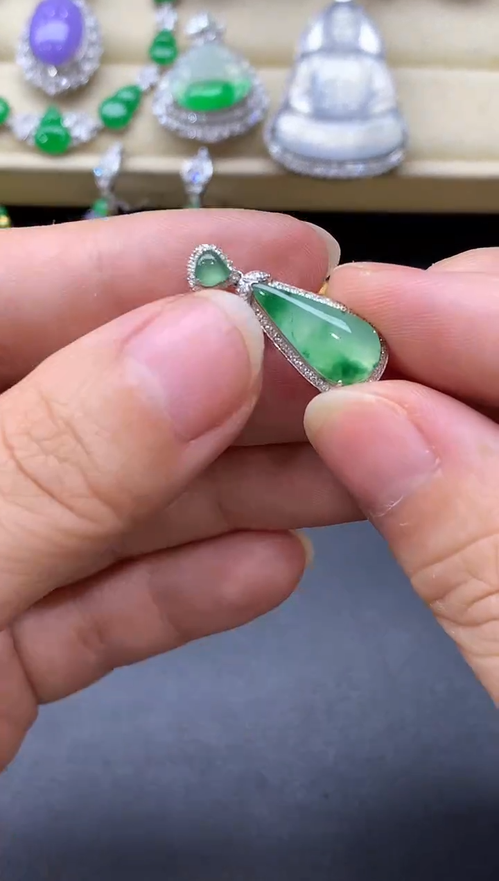 翡翠18K金镶嵌颈饰280中国好珍宝