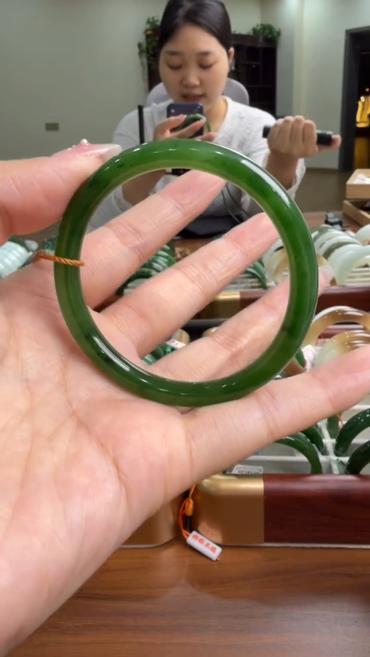 颈饰未镶嵌和田玉手镯55+