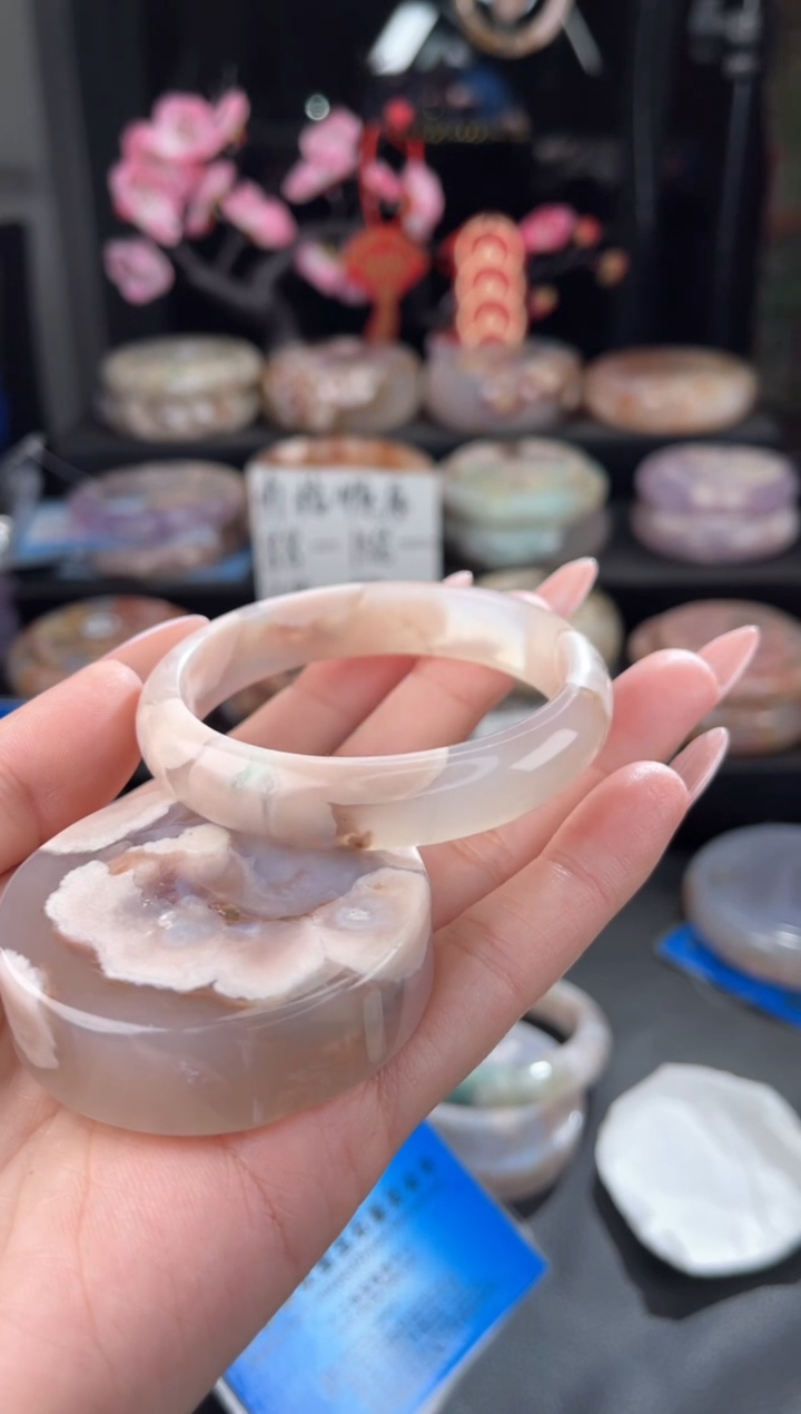 【闪购商品】石英质玉手镯未镶嵌54