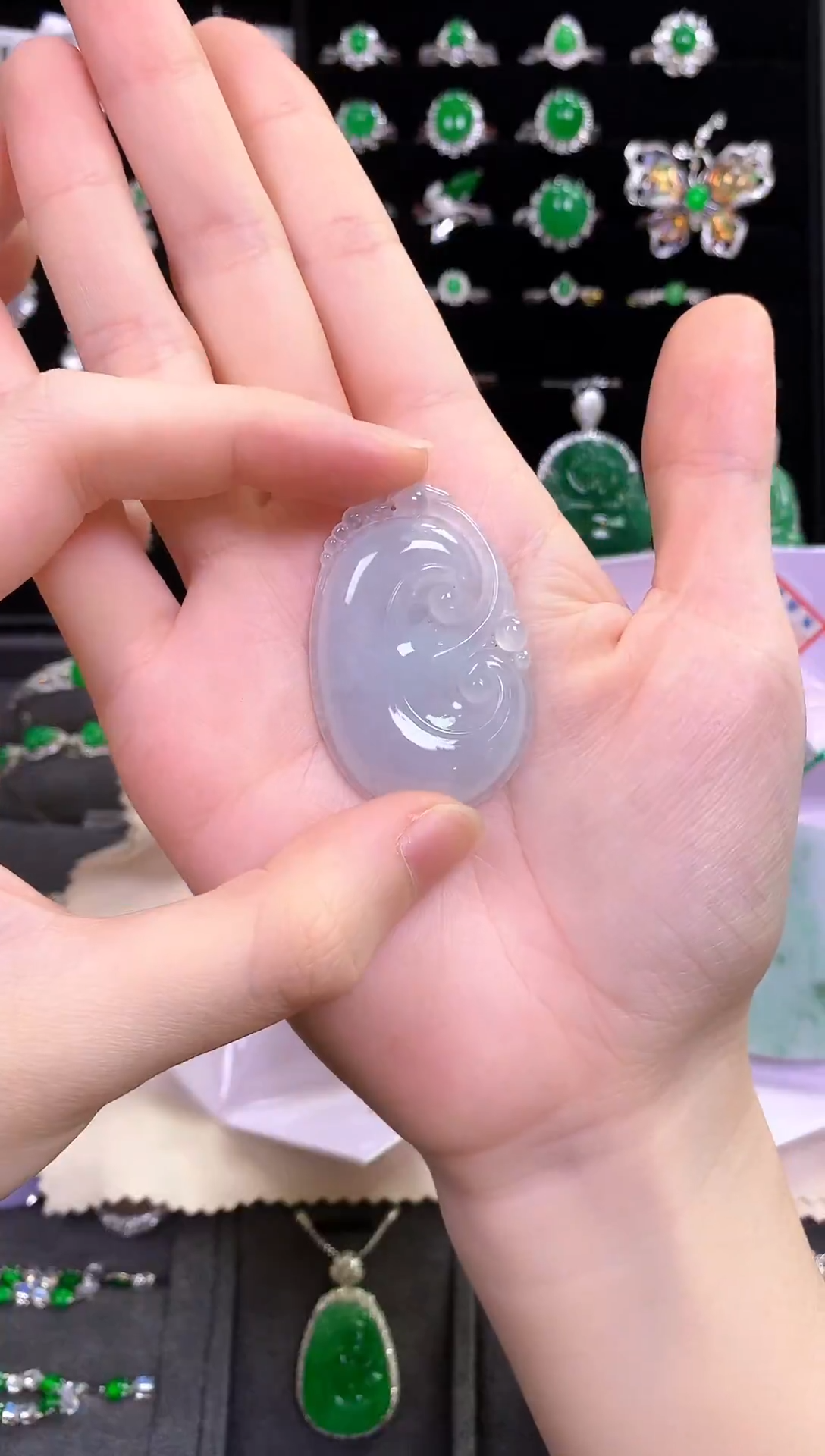 颈饰未镶嵌翡翠如意扣