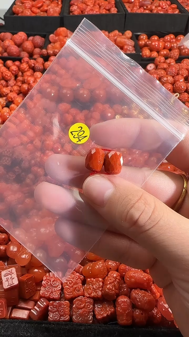 颈饰未镶嵌南红玛瑙1