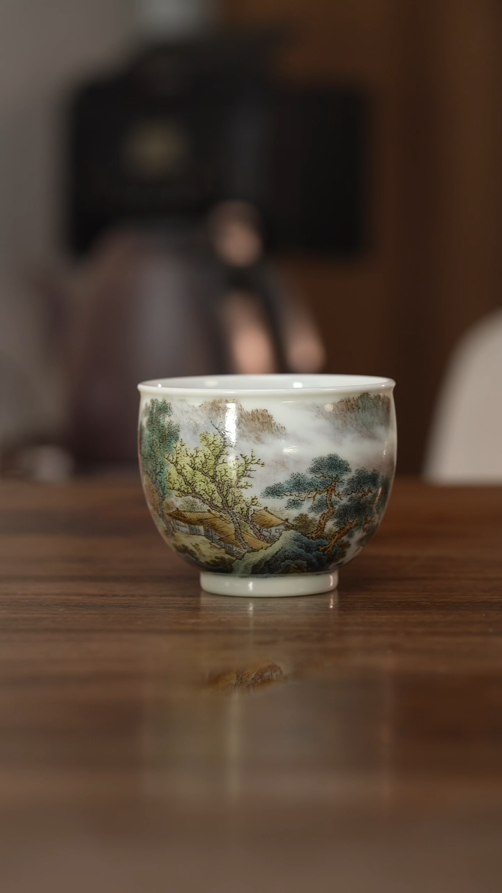 【闪购商品】论艺堂粉彩松下听泉杯