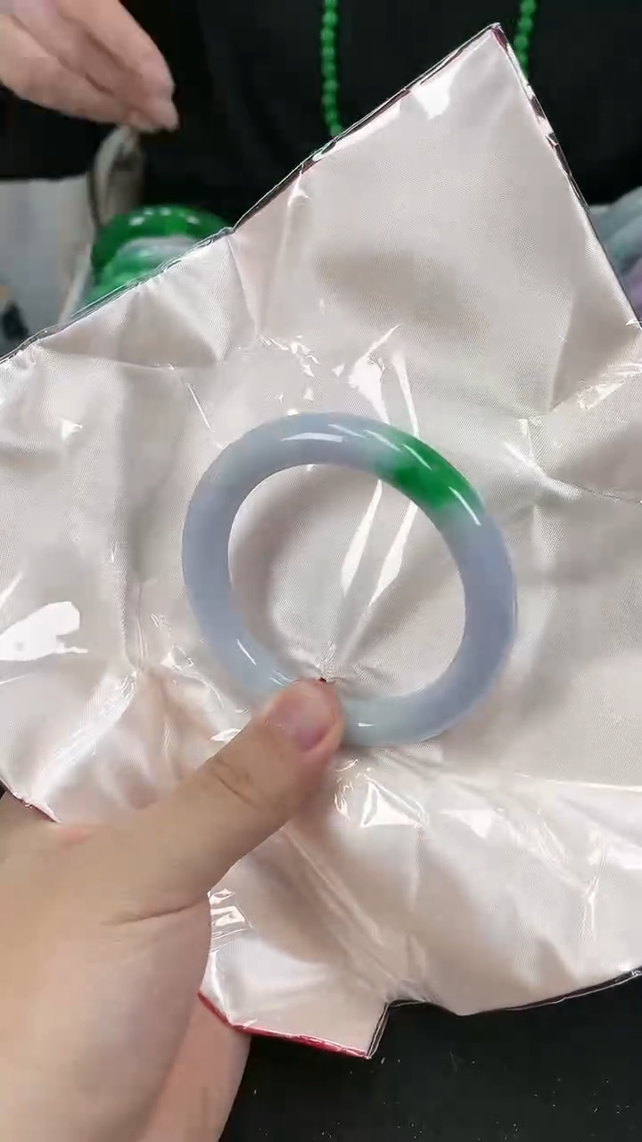 【闪购商品】砖雕s22 白底青圆条手镯 圈口55-60