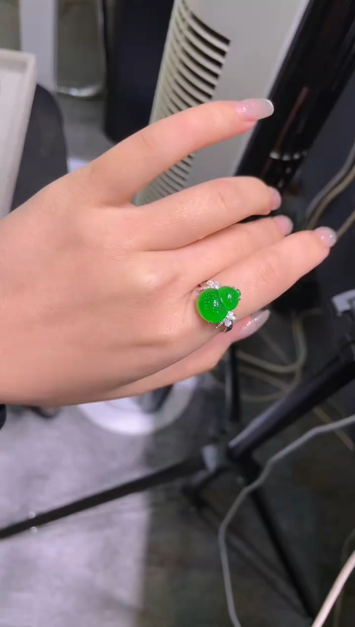 【闪购商品】翡翠吊坠(不含链)18K金镶嵌A60