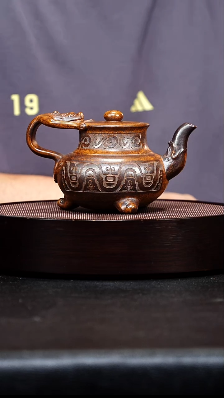 茶壶紫砂宜兴紫砂 三足螭龙 龙骨金砂