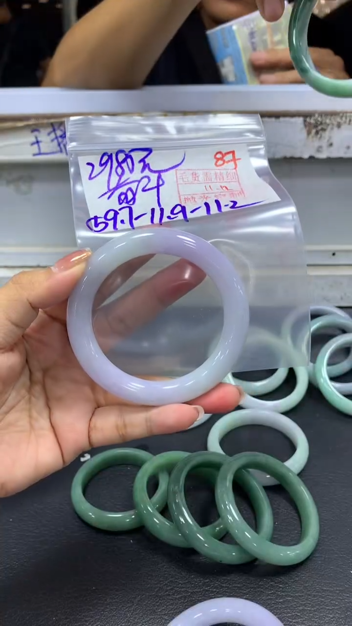 未镶嵌定制翡翠奋****。毛货需精细抛光+拍一发一+87