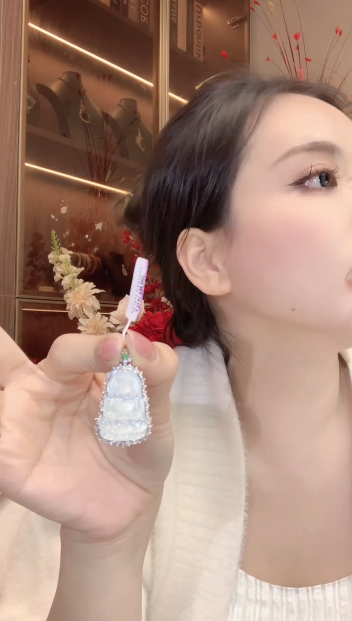 【闪购商品】翡翠吊坠(不含链)18K金镶嵌D66