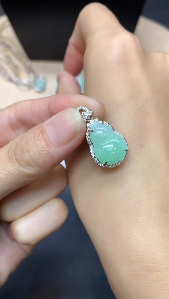 【闪购商品】翡翠吊坠(不含链)银S925镶嵌葫芦【多样性发其一】