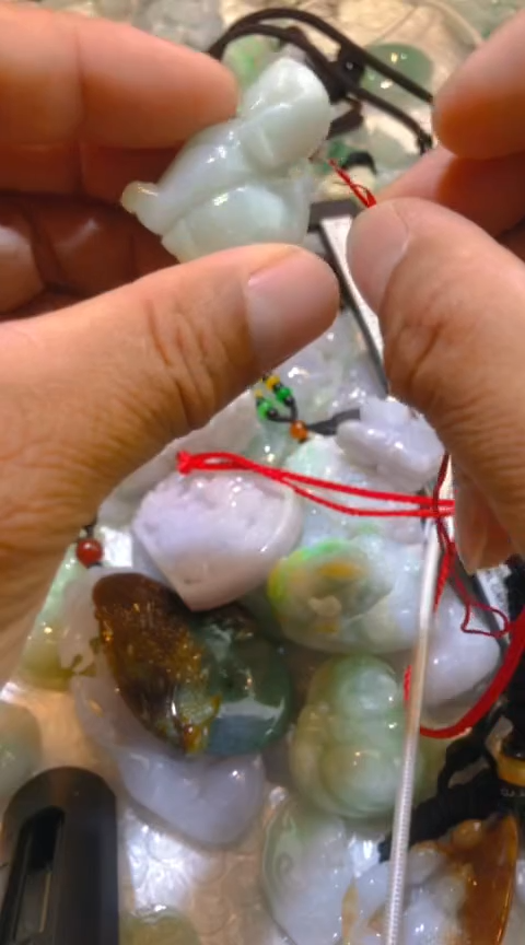 【闪购商品】翡翠吊坠(不含链)未镶嵌飘绿小狗