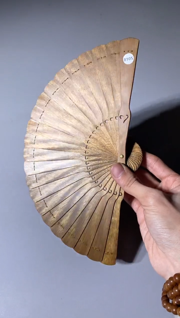 【闪购商品】金丝楠木雕810号15cm金丝楠木小叶桢楠扇子