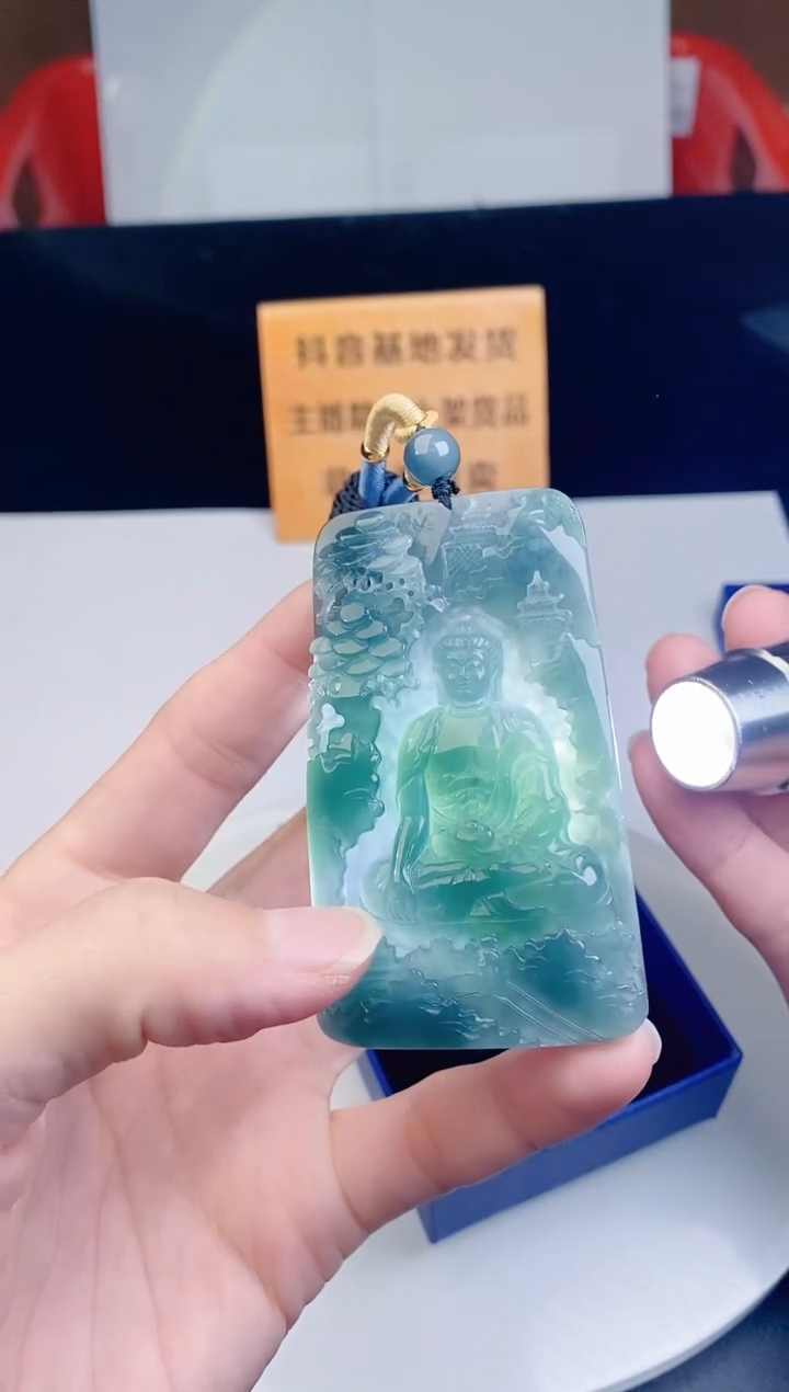 颈饰未镶嵌翡翠 