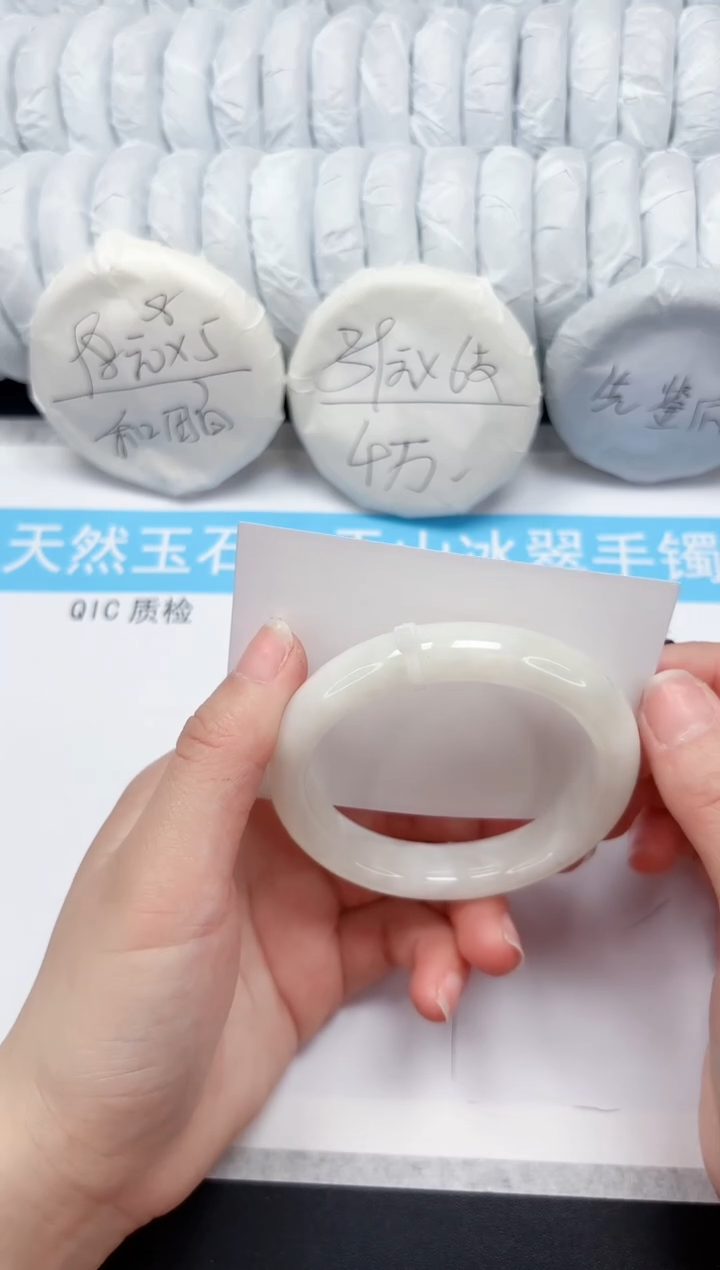【闪购商品】和田玉手镯未镶嵌105-60