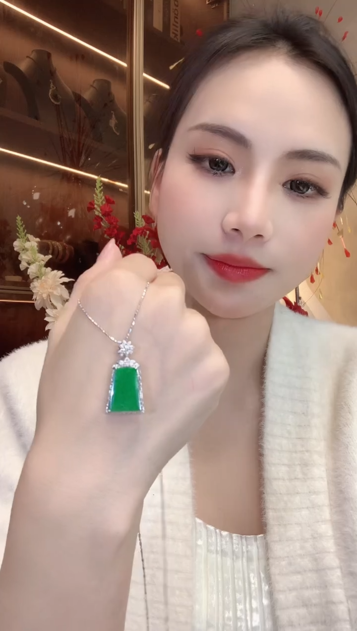 【闪购商品】翡翠吊坠(不含链)18K金镶嵌A28