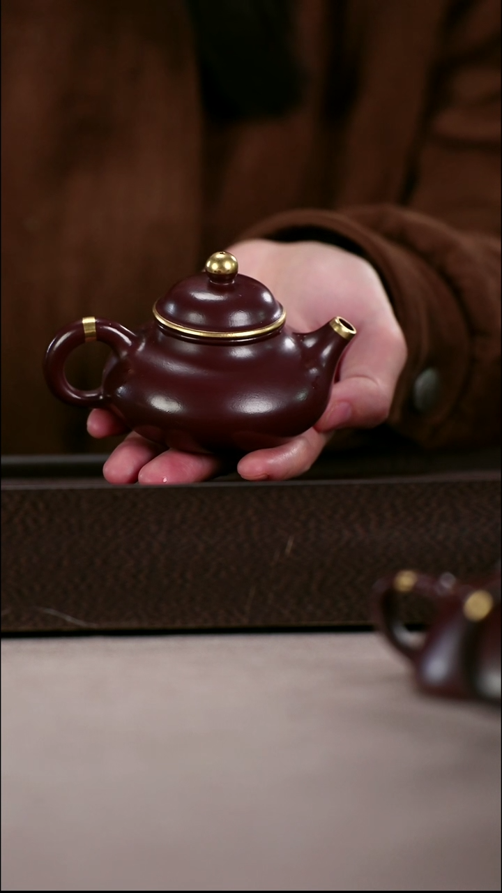 茶壶紫砂四号井茄皮紫泥描金小容天