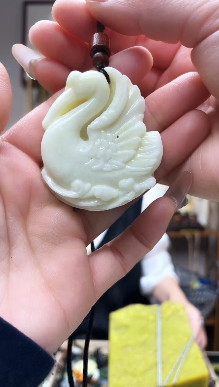 未镶嵌岫玉吊坠·