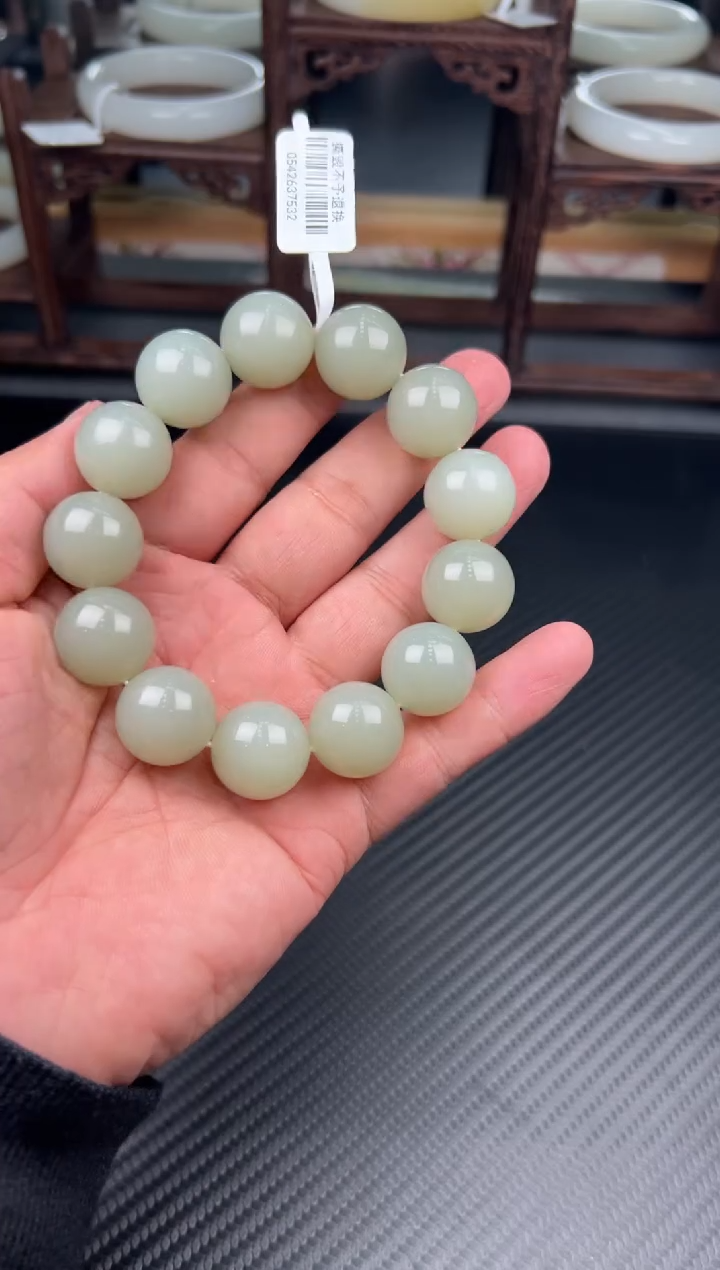 未镶嵌手串和田玉帅**爸且末微色差近矿卡18