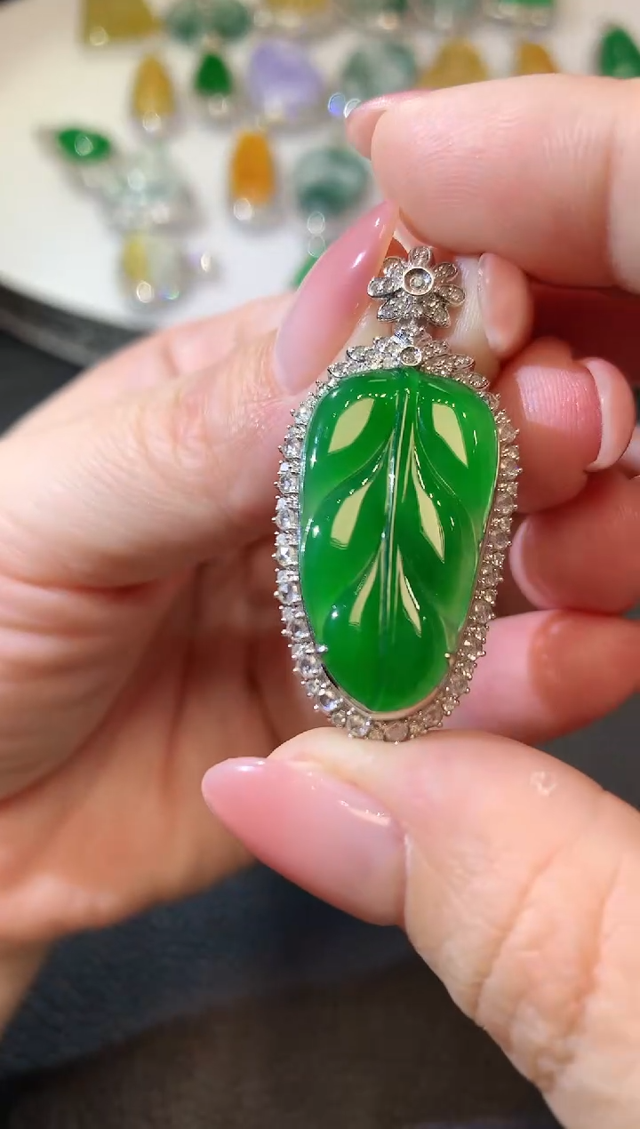 【闪购商品】翡翠吊坠(不含链)18K金镶嵌C11 