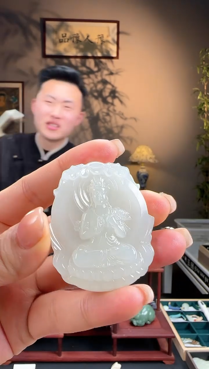 【闪购商品】和田玉吊坠未镶嵌白晴持莲观音H374