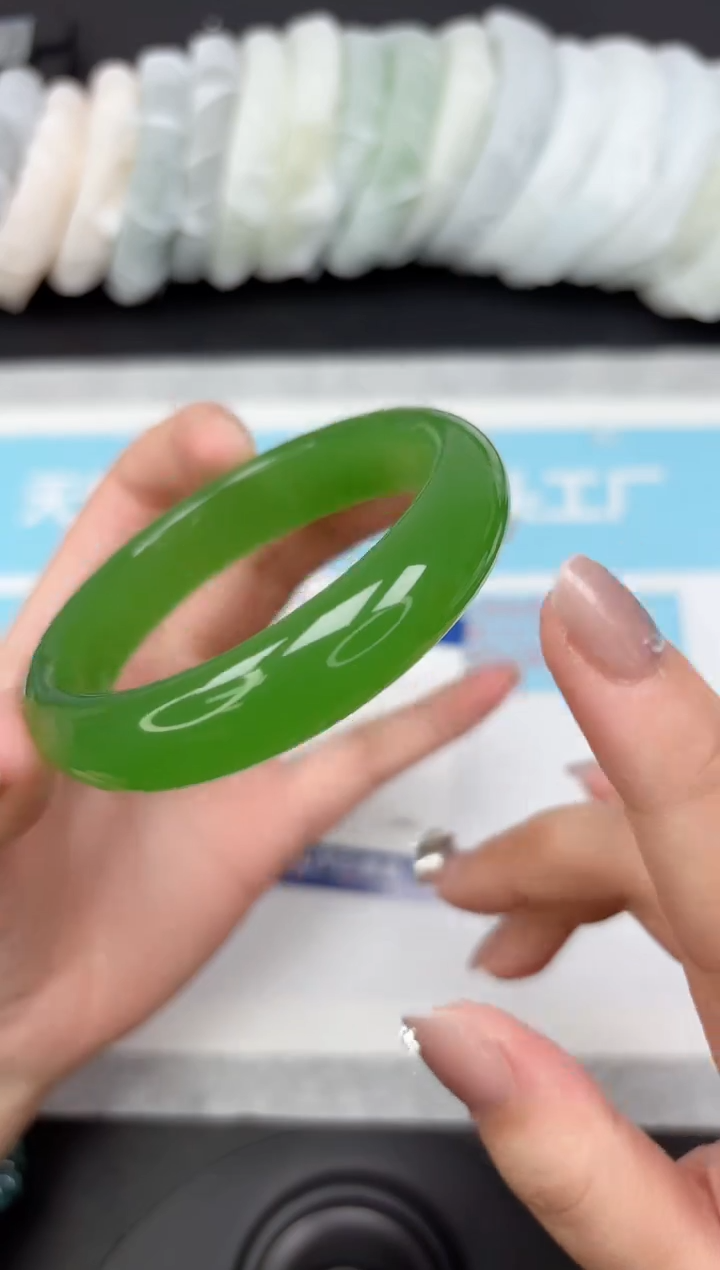 未镶嵌手镯石英质玉167-58