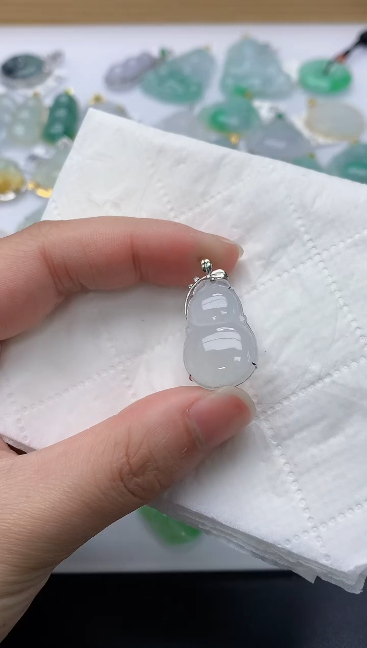 颈饰18K金镶嵌翡翠天然A货
