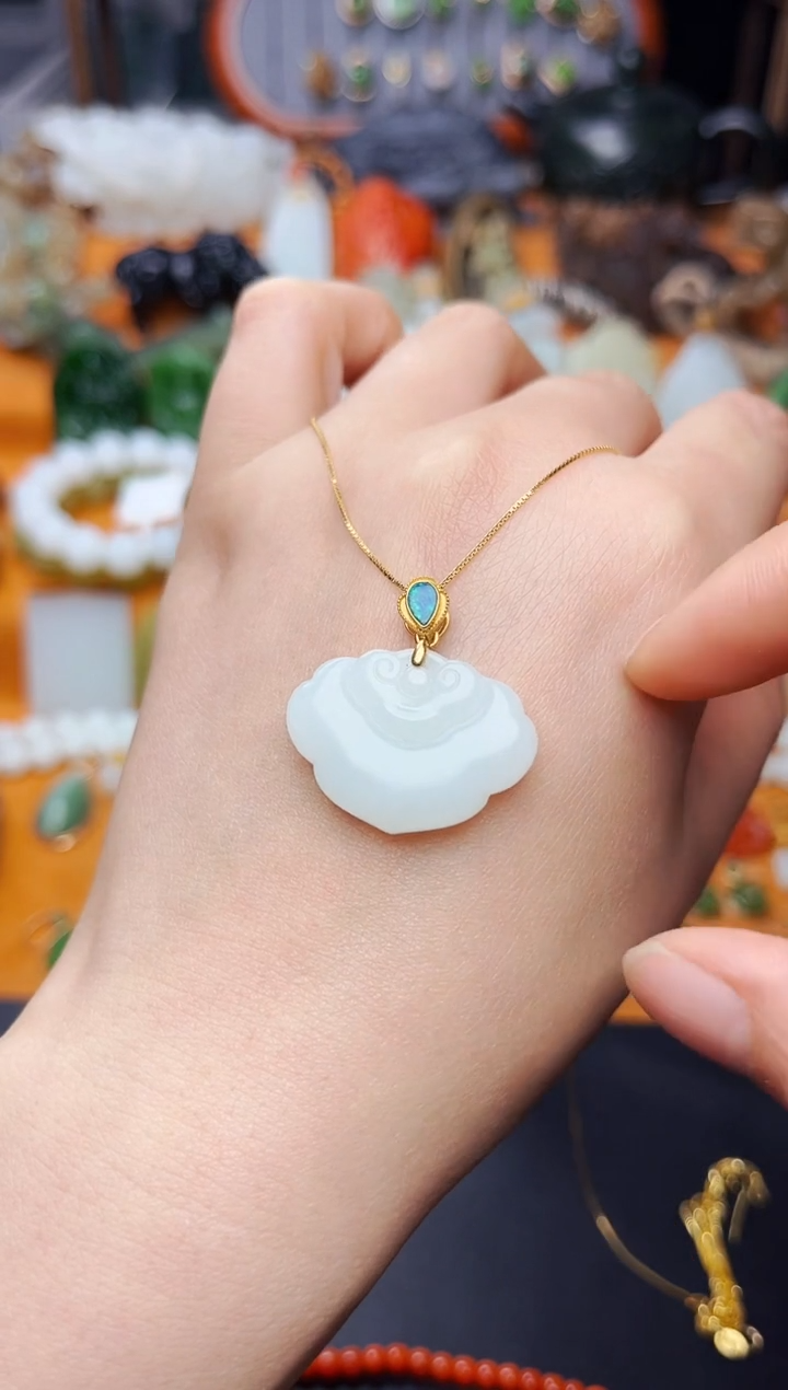 【闪购商品】和田玉颈饰18K金镶嵌如意锁