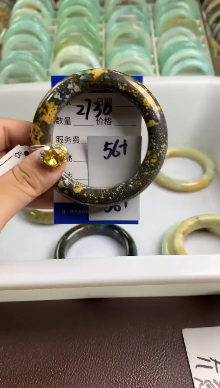 【闪购商品】蛇纹石玉手镯未镶嵌2730 