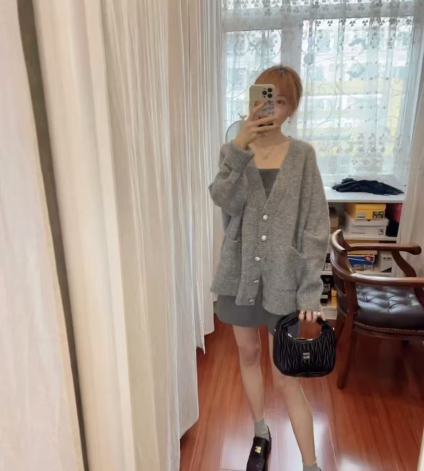 95新 Prada/普拉达  H9831 钻扣针织开衫外套 38 S码