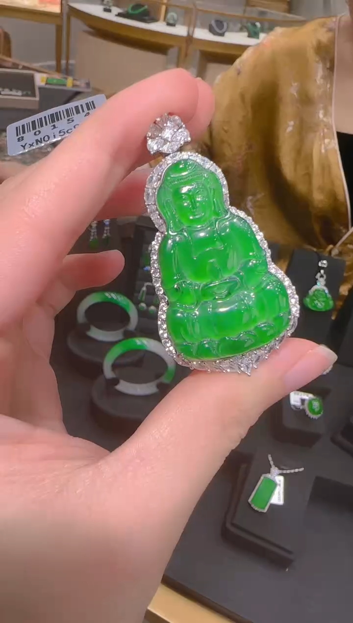 【闪购商品】翡翠吊坠(赠链)银S925镶嵌天然翡翠A货多样性发一件