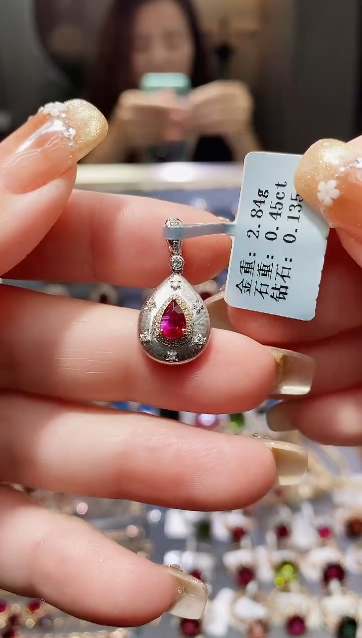 【闪购商品】红宝石颈饰铂Pt950镶嵌0.45.