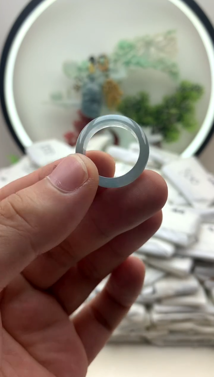 颈饰未镶嵌翡翠戒圈