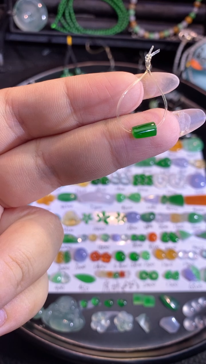 翡翠挂件未镶嵌珠子