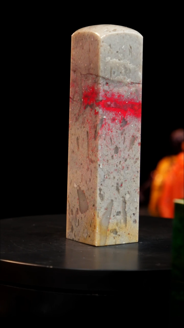 昌化石牛角鸡血石