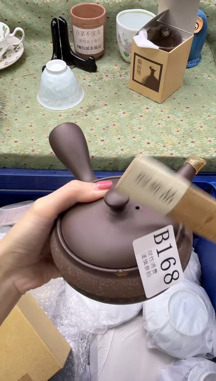 瓷片红*鞋       B168