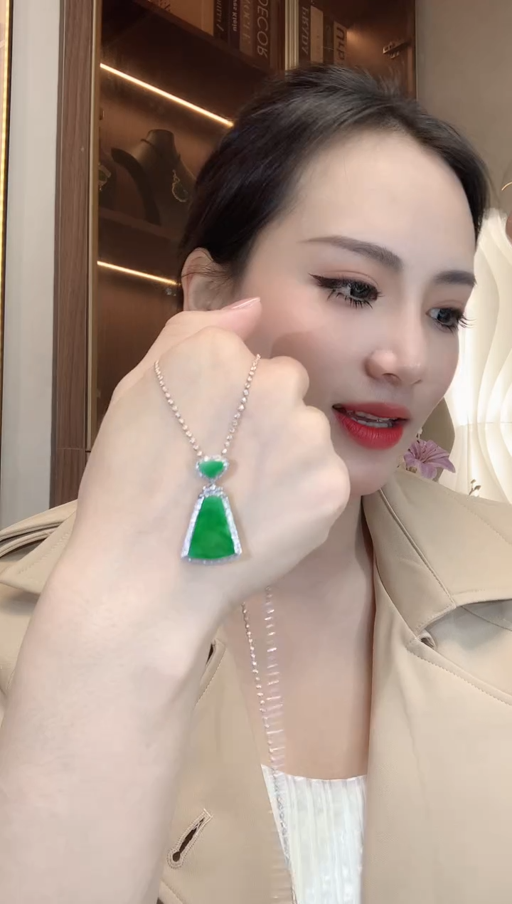 【闪购商品】翡翠吊坠(不含链)18K金镶嵌D7