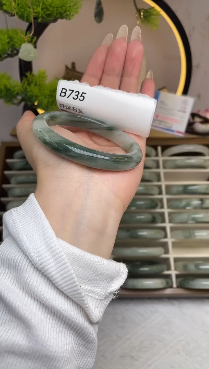 未镶嵌手镯石英质玉B735