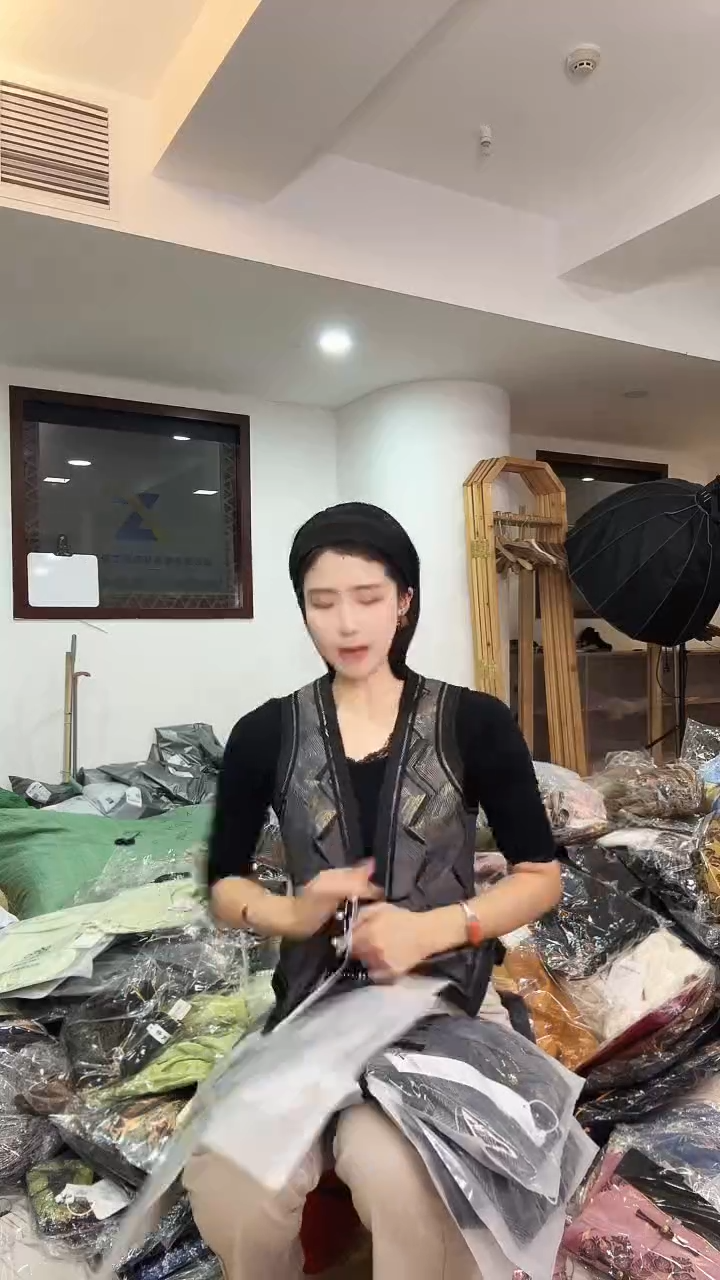 马甲       M码       80-110斤