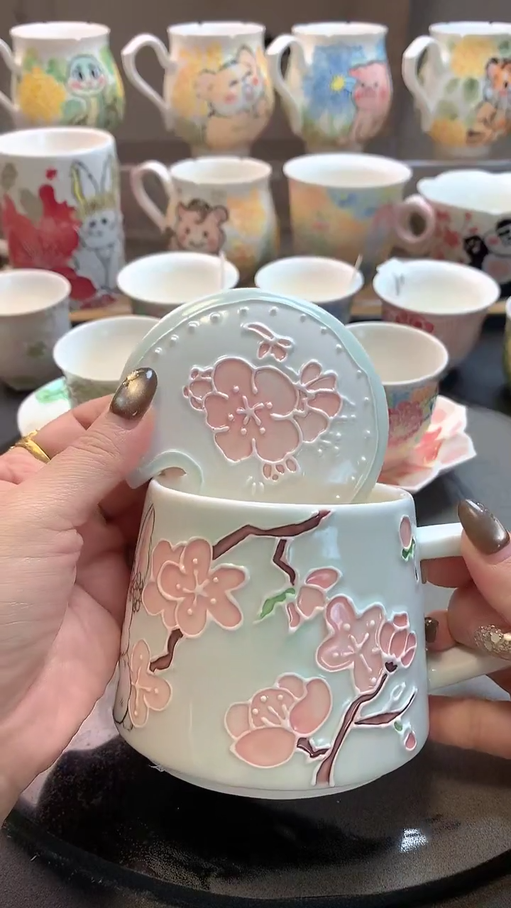 一味*手绘*樱花粉兔-带盖马克杯