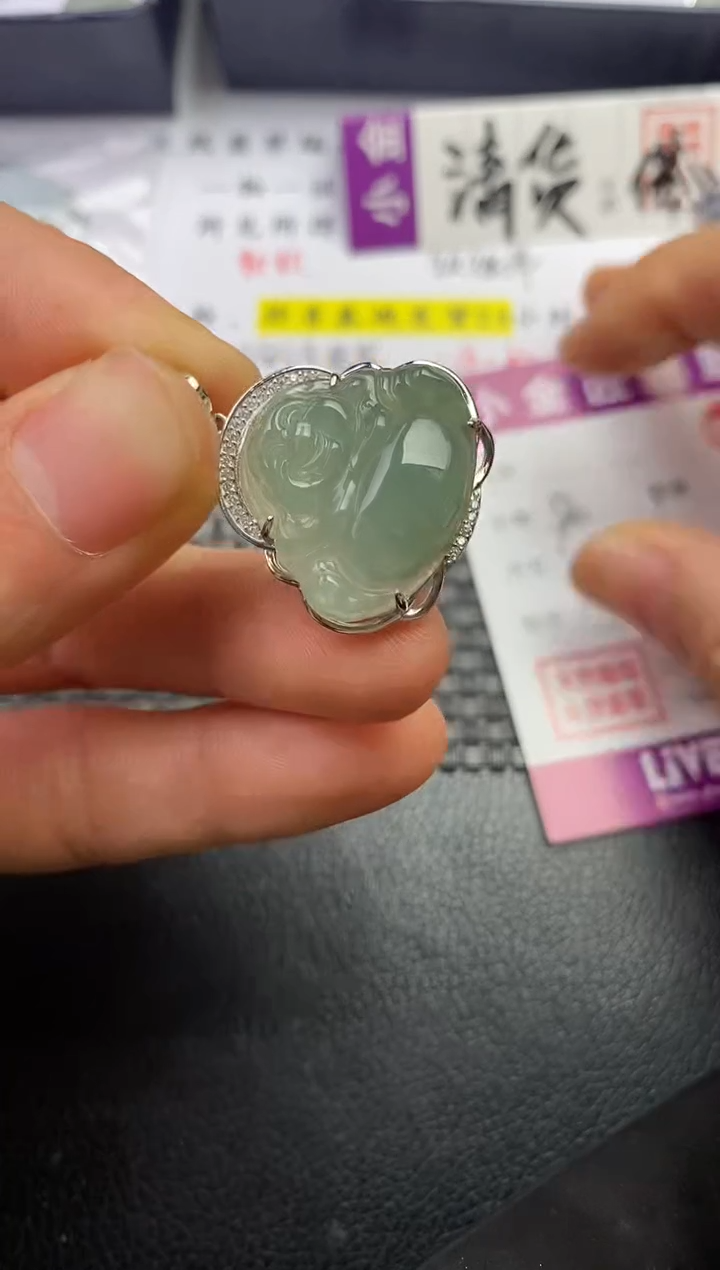 颈饰银S925镶嵌翡翠阿*挂件