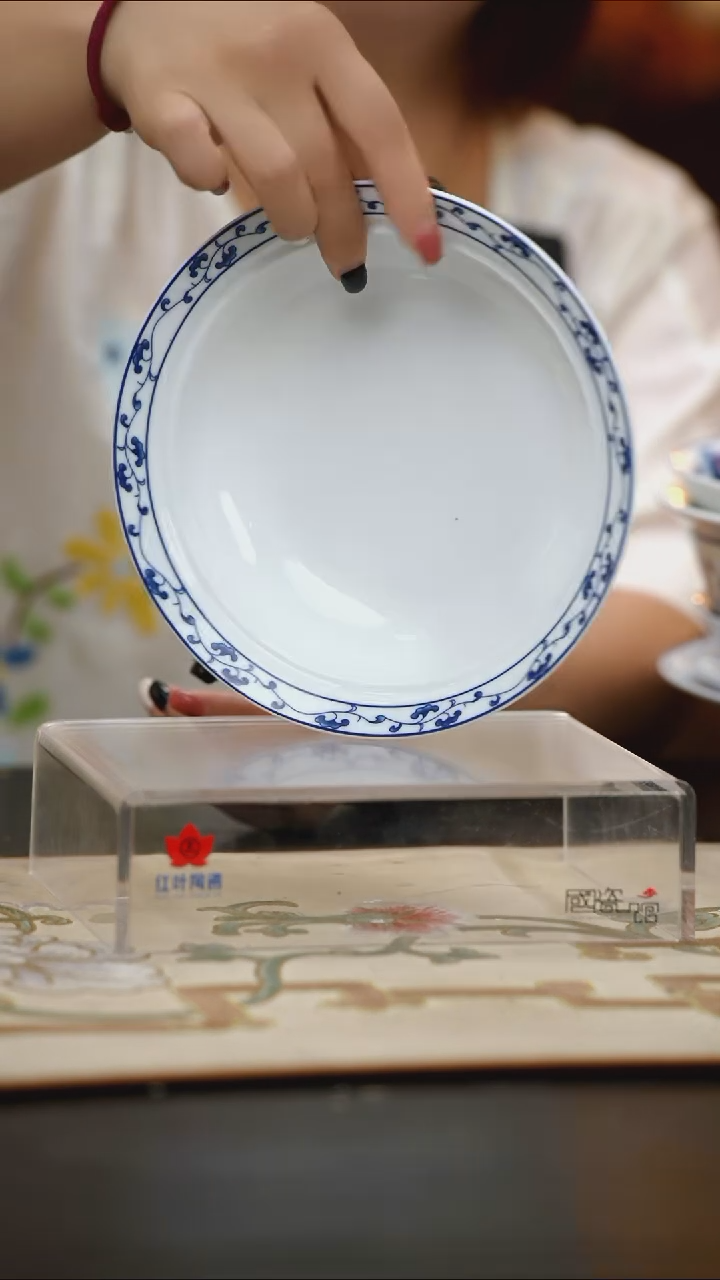 2个微瑕满汉全席8英寸金架盖碗（身）