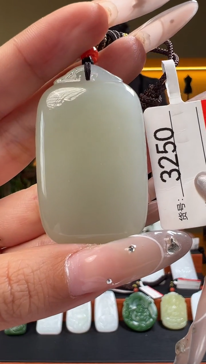 颈饰未镶嵌和田玉1