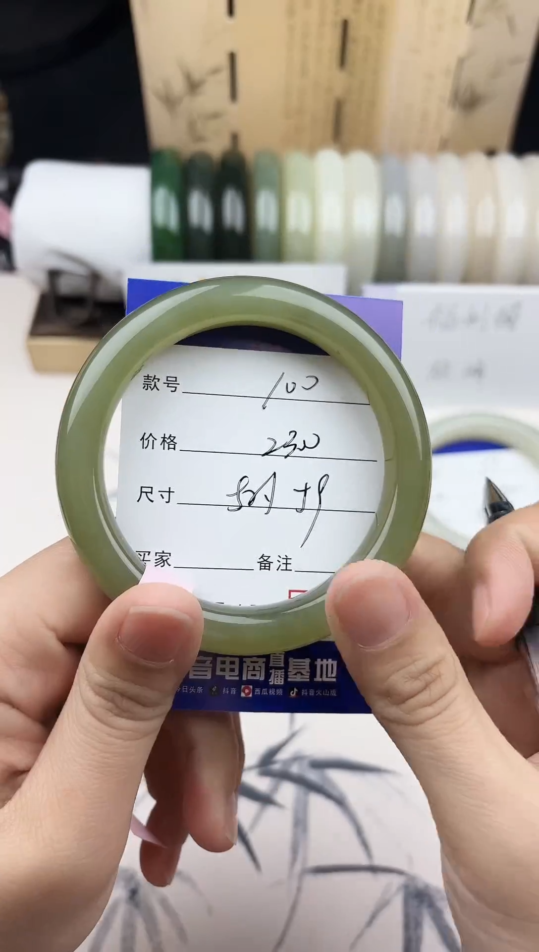 【闪购商品】和田玉手镯未镶嵌100