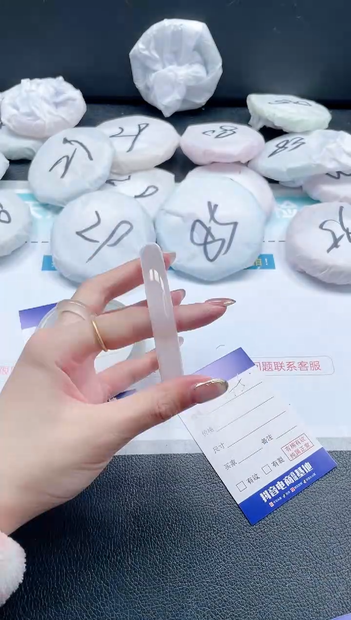 【闪购商品】石英质玉手镯未镶嵌 12J145-62