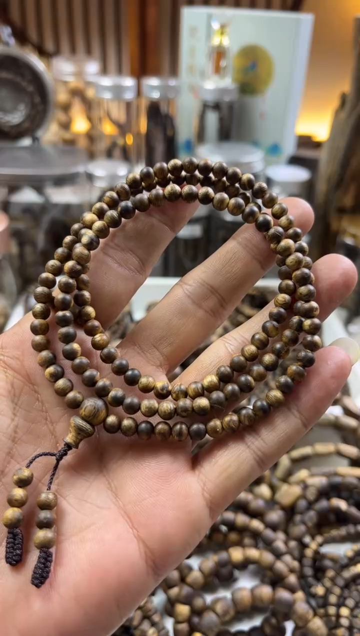 【闪购商品】沉香手串绿棋05花珠多圈  多样性发其一